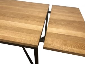 Stół z łączonymi nogami i dostawkami
